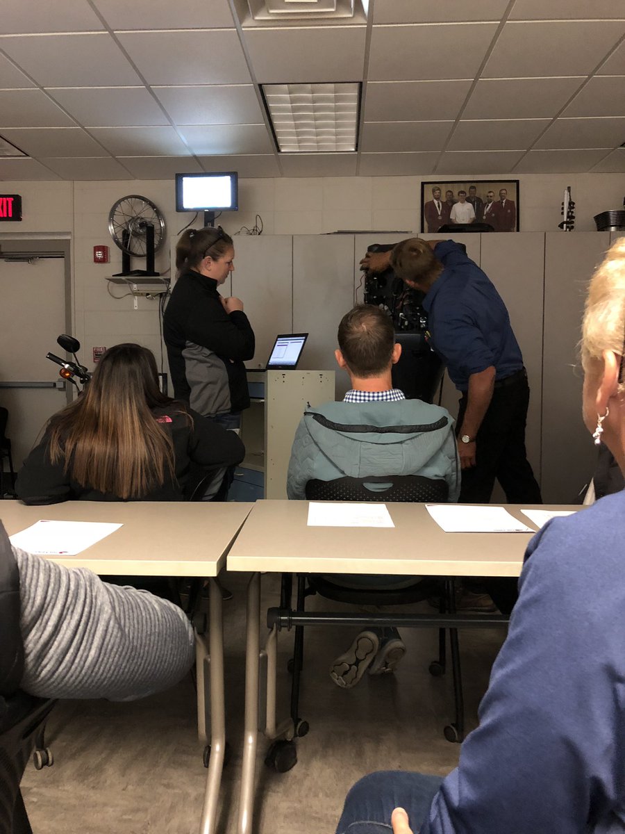 MsLichtenwald's tweet image. Loving all the hands on experiences @FoxValleyTech today! #Knowledgethatworks