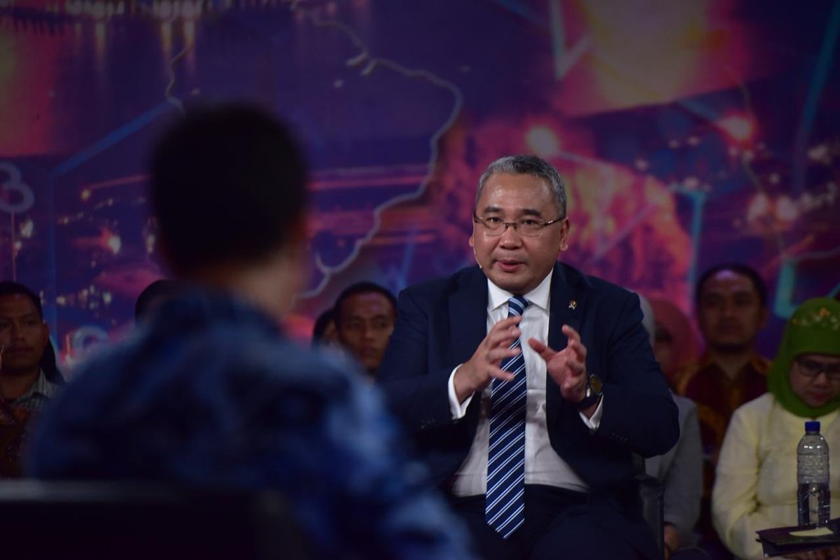 EkoSandjojo's tweet photo. https://t.co/KxKI2OB2dn Indonesia business forum. https://t.co/ooS0OWjVyx