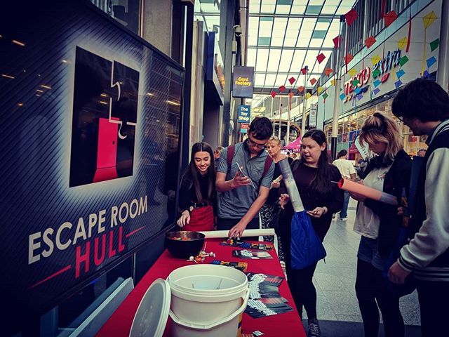 escaperoomhull's tweet photo. 📢 Students 📢
We're down at the @ststephens_hull Student Invasion! Come and say hello, pick up some freebies and great discounts! #escaperoomhull #studentinvasion #ststephens #students #hulluniversity #hullcollege #hull https://t.co/ZNKpZi5wnF