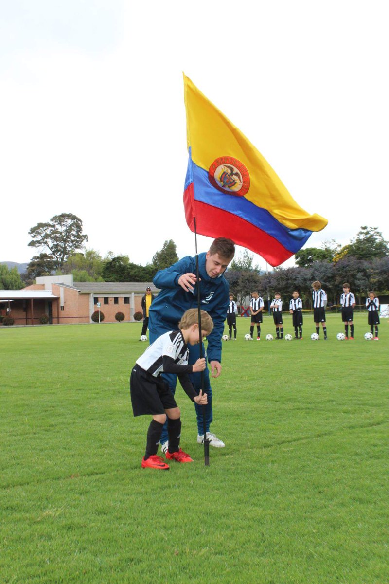 jacademycol's tweet photo. A propósito del lanzamiento de nuestra #JuventusTrainingCamp Cúcuta 2018, compartimos en este #TBT algunas de las mejores postales del Camp realizado en Bogotá en junio de este año. 🏳🏴⚽
#ForzaJuve 🙌⚽
#Juventus #Colombia #Bogotá #Cúcuta #Venezuela #Suramérica https://t.co/25jaEjPGOK