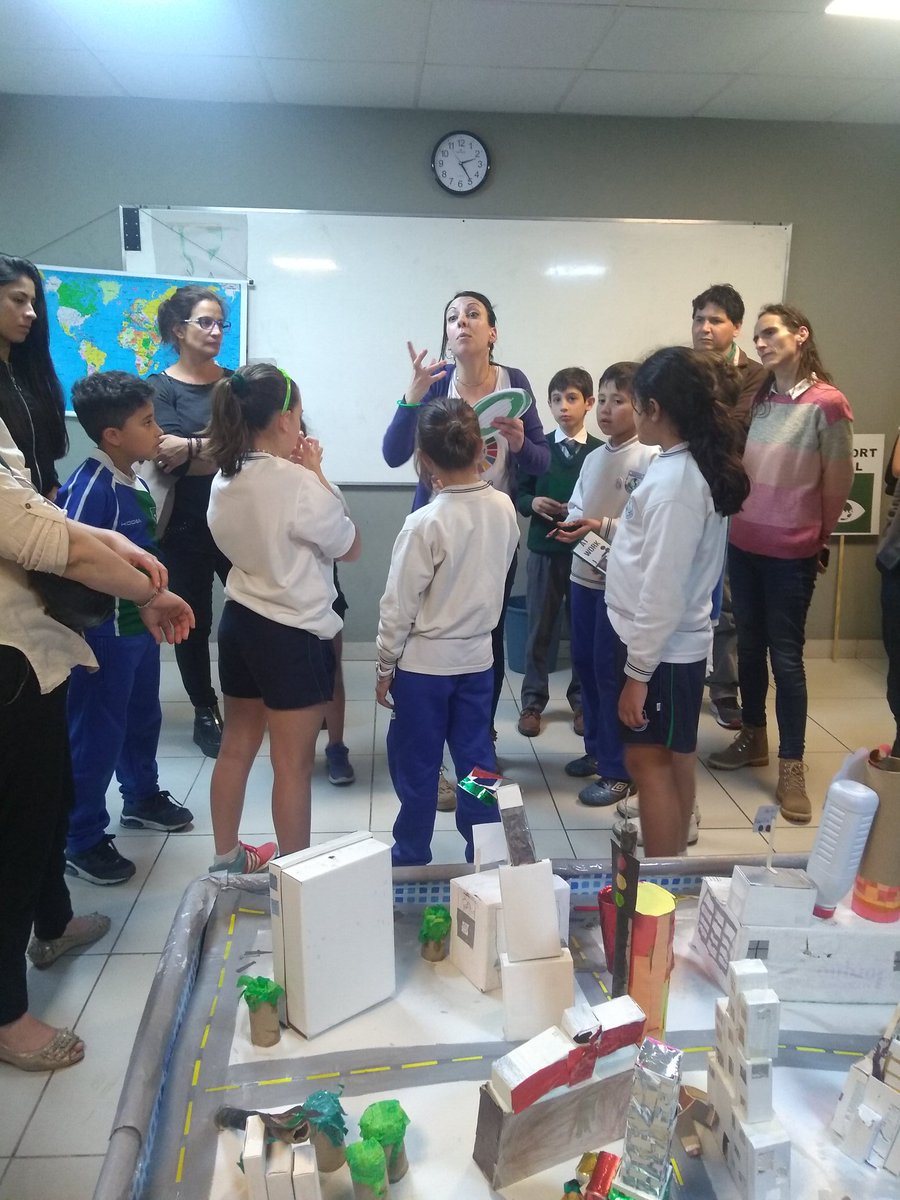mayraschl's tweet photo. The teacher is asking for innovative and crazy ideas to save the world. Lets do it!  #spreadSDGs #colnls #act4SDGs https://t.co/tCJ9Mm2T0c