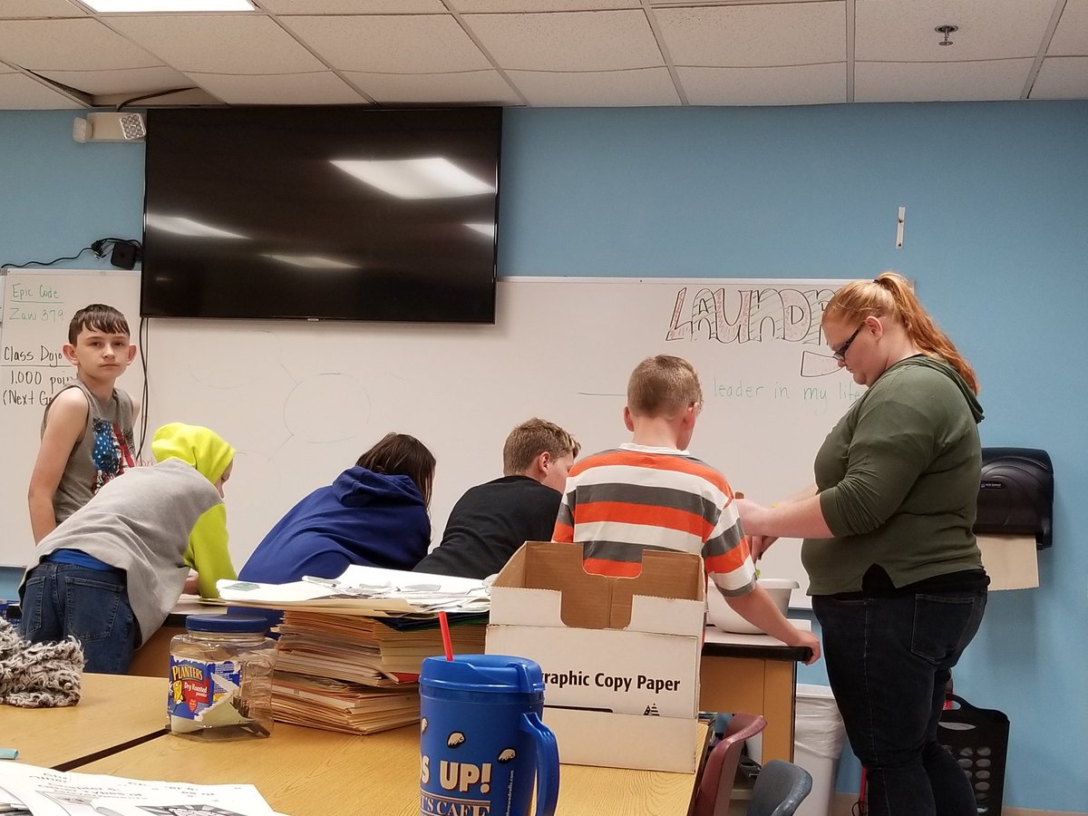 MelissaBiermann's tweet photo. Thankful that Miss Smith is available to help cook with the kids when I am not able to. #esmsbestyearever #essdexcels https://t.co/i07dhj9pG4