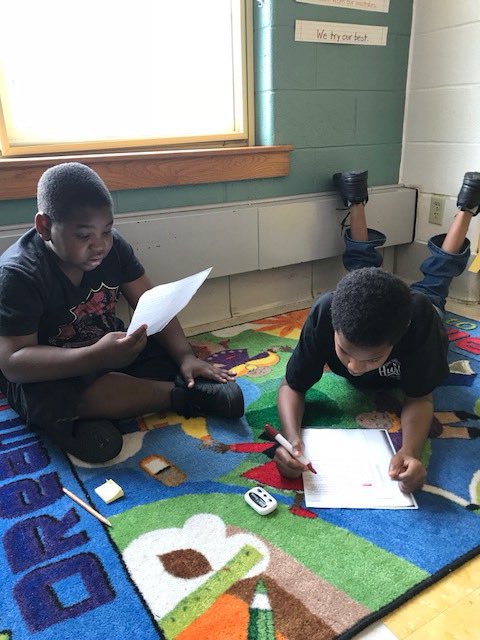JefforyGibeault's tweet photo. When older students become reading mentors...That’s Leadership @sousharkscsd #leadershipliveshere #powerofwecsd https://t.co/JrUzoeCT5p