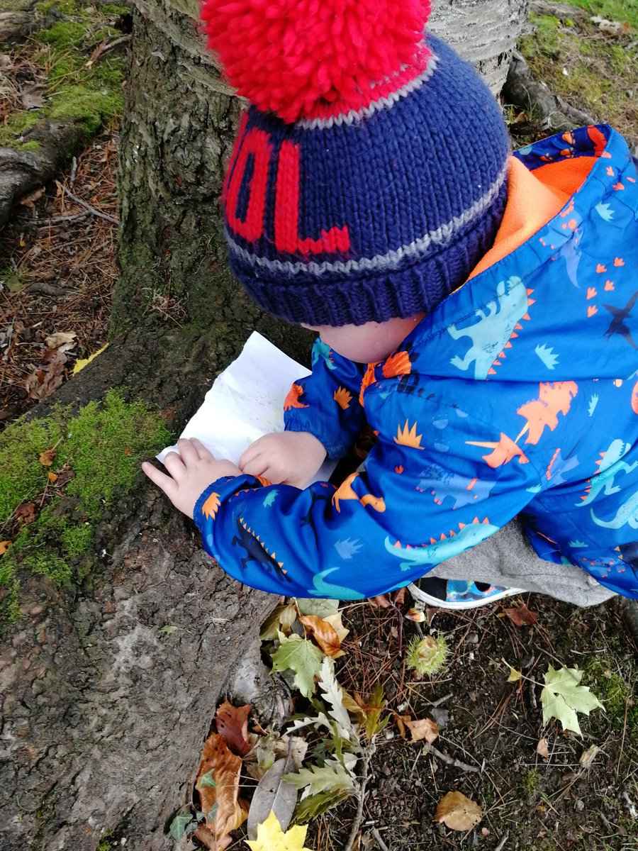 Hayden (nursery)  Bark rubbing and making a leaf necklace 🍁🌳.Fab activities from the #persilwildexplorers app 
@BainsfordPS #miniexplorers