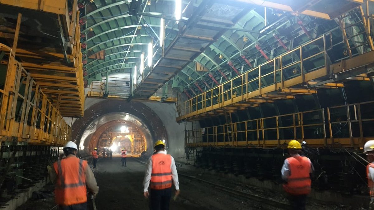 hbplay1's tweet photo. #HbPlayInforma #aestahora Hb Play se encuentra en la vía Bogotá - Villavicencio haciendo un recorrido por las obras del tercer tramo del carreteable, que comprende el sector de Chirajara y la intersección del parque Los Fundadores @Coviandes https://t.co/ur6yVmO8vs