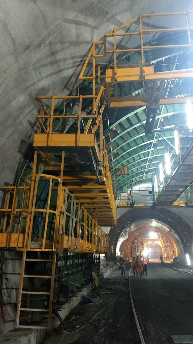 hbplay1's tweet photo. #HbPlayInforma #aestahora Hb Play se encuentra en la vía Bogotá - Villavicencio haciendo un recorrido por las obras del tercer tramo del carreteable, que comprende el sector de Chirajara y la intersección del parque Los Fundadores @Coviandes https://t.co/ur6yVmO8vs
