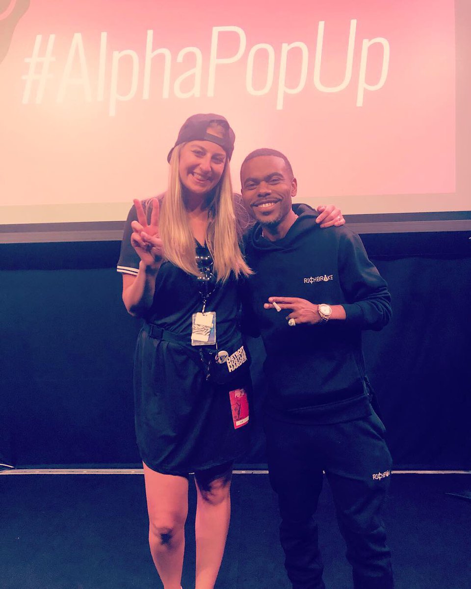 dudeitsice's tweet image. Kickin’ it with @empire artists, @lilduval and @4jonnhart at the #AlphaPopUp this morning, biiiiiiiitch! 😎 #smile #whobooty