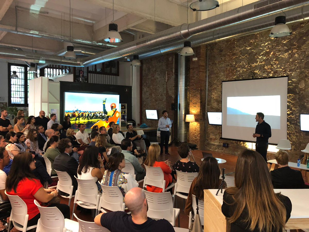 iWOPI's tweet photo. Sala llena (¡muchas gracias!) para escuchar las ponencias que @iWOPI ha preparado para acercarnos a la salud, a los hábitos saludables, y al movimiento de personas 🙌 En espacio @creativialab 🔝 https://t.co/xz0Pwy9hjn