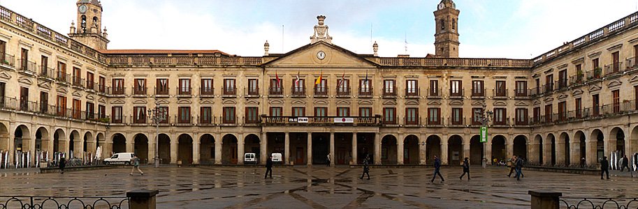 MiraMiAyunta's tweet photo. 🏛 Vitoria | ⚒ 1791

Este edificio neoclásico y la plaza porticada que preside forman un conjunto monumental lleno de columnas dóricas, arcos y un destacado frontón triangular. Lugar obligado para visitar si vas a la capital alavesa. (Por cierto, la simetría es total) 👇 https://t.co/Hi4u0ammse