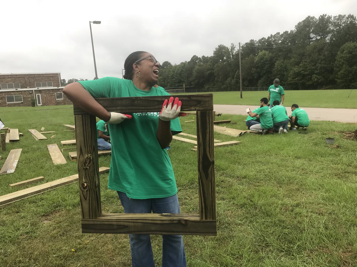 Nehakuruwa's tweet photo. Getting ready to make planter benches and raised garden beds at the Lowe’s Grove Middle School #FidelityCares2018
#FidelityAssociate https://t.co/63z2pJdkjL