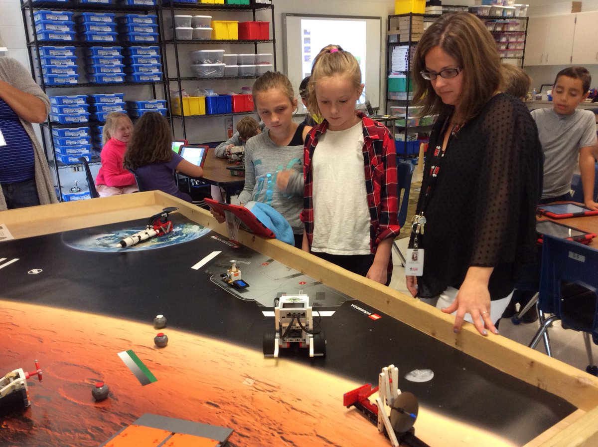 LinesDen28's tweet image. We’re all going into space! #differentgoals #differentchallenges @STEM220