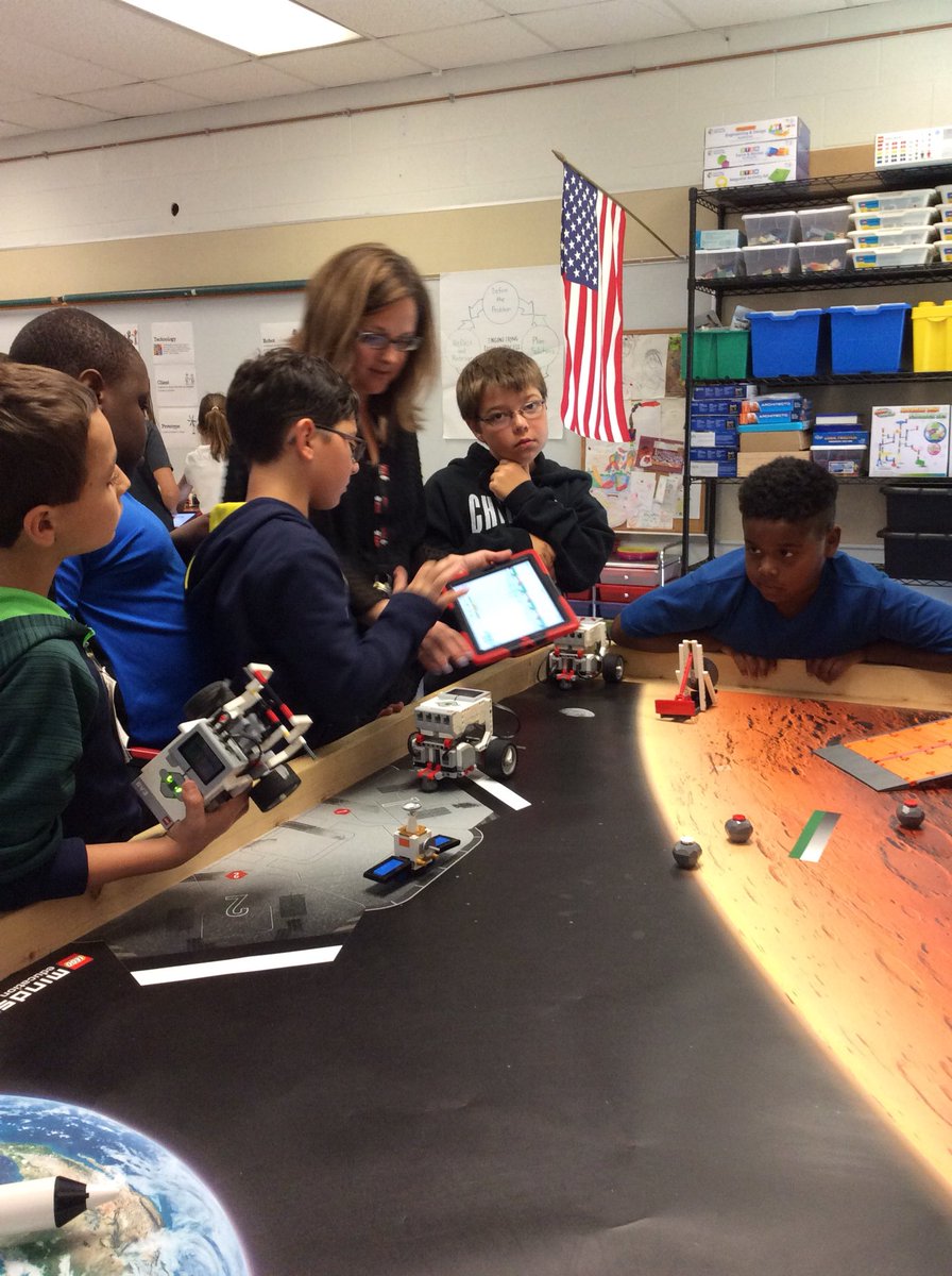 LinesDen28's tweet image. We’re all going into space! #differentgoals #differentchallenges @STEM220