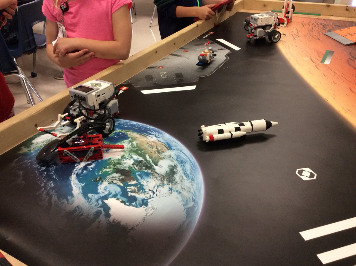 LinesDen28's tweet image. We’re all going into space! #differentgoals #differentchallenges @STEM220