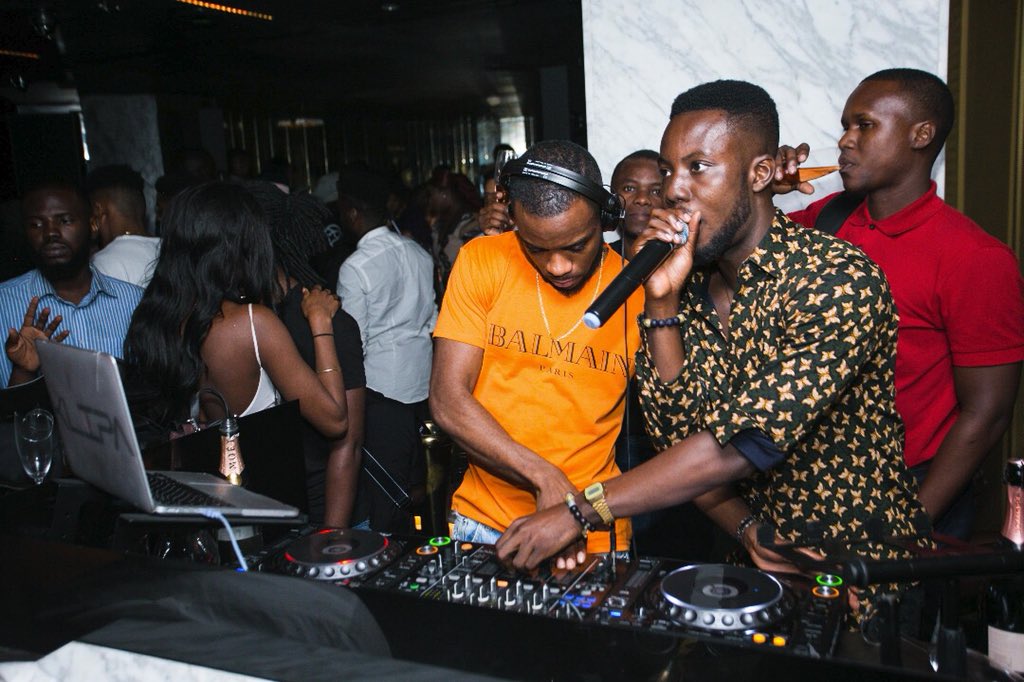 KojoManuel's tweet photo. This weekend:
The TakeOver at Carbon - Friday Night
CDS Pool Volleyball League at Oasis Lounge - Saturday afternoon
College Jam at Memory Lane Park - Saturday night
Raw Source on YFM - Saturday midnight
#WeDeyComePlay #ThisIsCarbon #CDPoolVolleyLeague #CollegeJam #RawSauce https://t.co/yNxIlNopjk