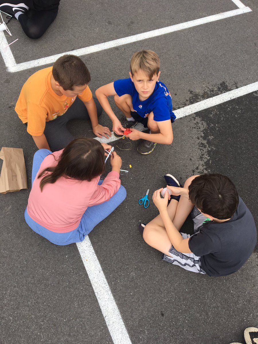 murphy52016's tweet image. Our first 5th grade STEAM challenge!  #GoGES