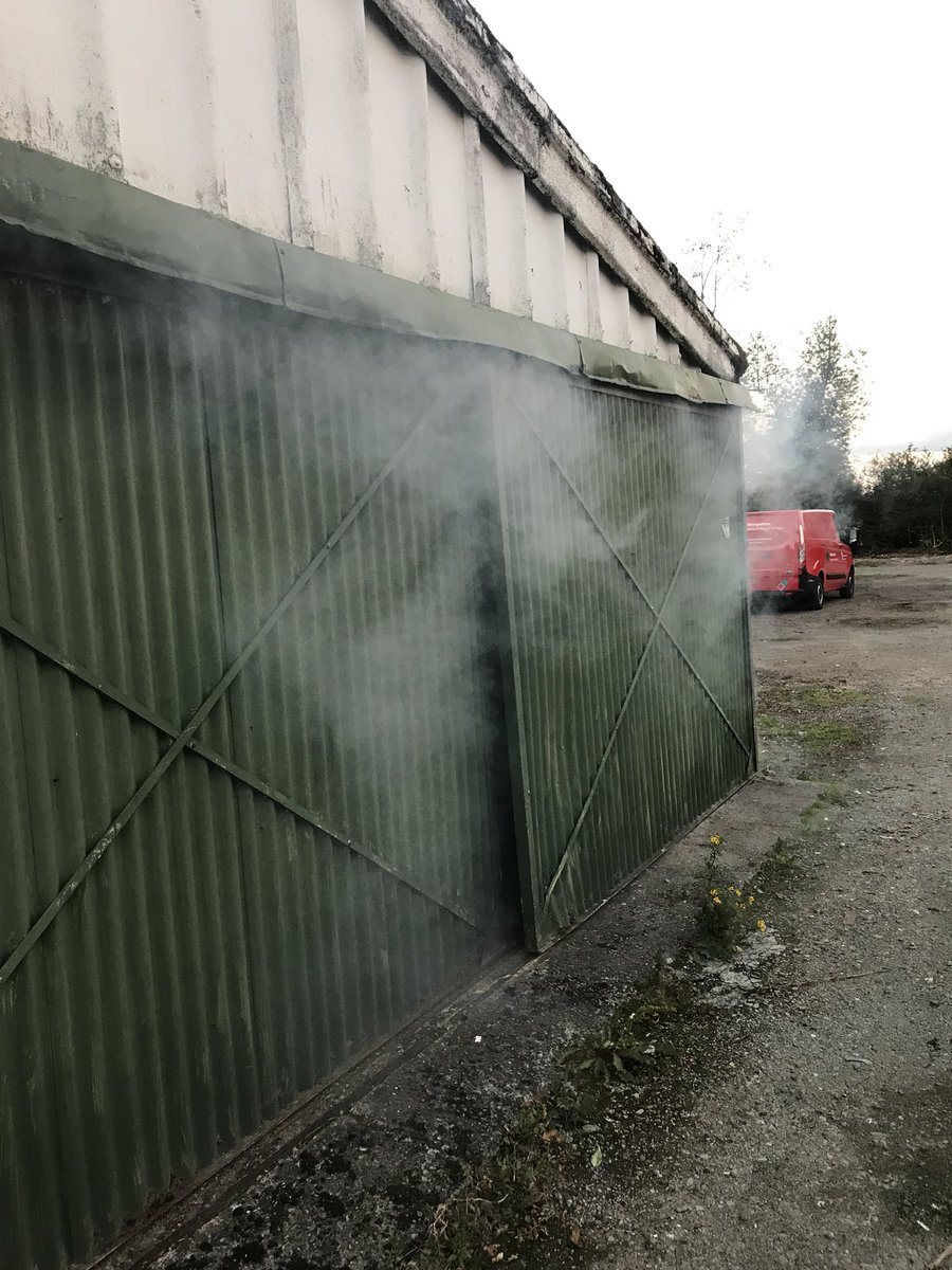 SFRS_GST's tweet photo. Team now setting conditions for the #BreathingApparatusCrews 👩🏻🚒👨🏻🚒🚒 #SearchProcedures #WorkingBlind https://t.co/cShcHYOouR