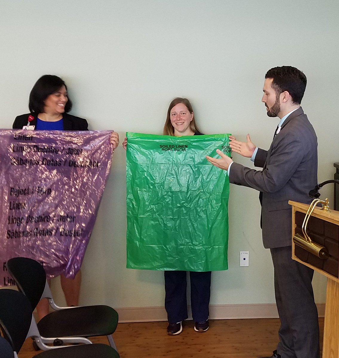 SedrickOConnor's tweet photo. One team one dream! Waste Stream Alignment @nyphospital. Green bag = soiled linen. Purple bag = rejected linen. #ZeroWorkplaceHarm #Efficiency #Standardization @NYPHVH @Daniel_NYP @AngelaGP_NYPHV https://t.co/8V7WV3RzAT