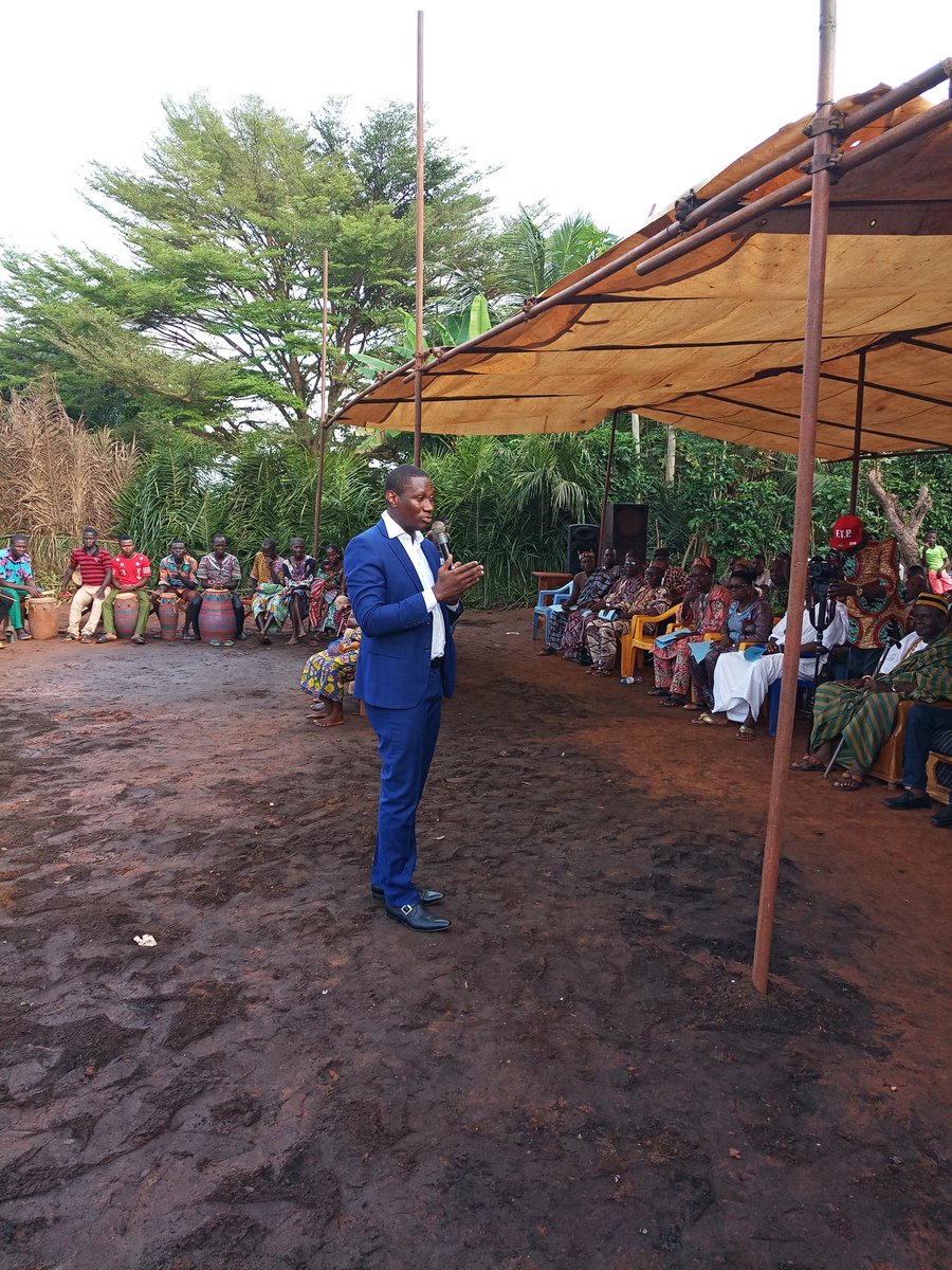 akagbossoumonde's tweet photo. Position 15h: village de #TanouBokokope (700 Hbts, préfecture du Bas Mono), bénéficiaire de #PTFM @pradebtogo, inauguration d'une unité de potabilisation d'eau, partenariat #AGSOL/@Devbase_Tg. @DogbeVictoire @CellulePR https://t.co/YwGYyekkis
