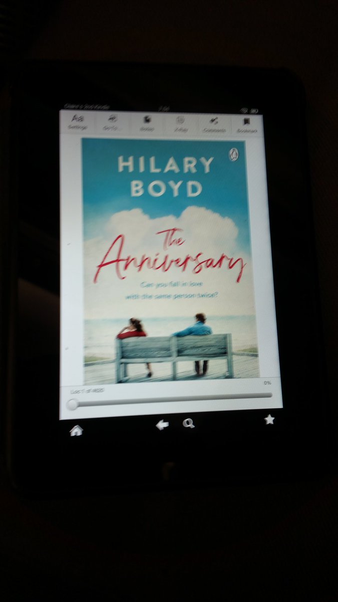 ClaireDyer1's tweet photo. Such a lovely chat with @HilaryBoyd this evening (with wine & chips!). And I get to read her book in the way home #TheAnniversary @penguinrandom #luckywriter x https://t.co/rinfy2y1Lv