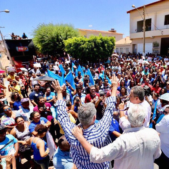 angelocoronel_'s tweet photo. Muita alegria e animação em #BarraDoMendes e #Ibipeba, onde tivemos também a companhia do grande amigo, senador @ottoalencar ! Tá todo mundo colado com o #TimeDoTrabalho! #VemComAGente #AngeloCoronel555 #Wagner130 #MaisTrabalhoPorTodaBahia https://t.co/WpvPQUyLq6