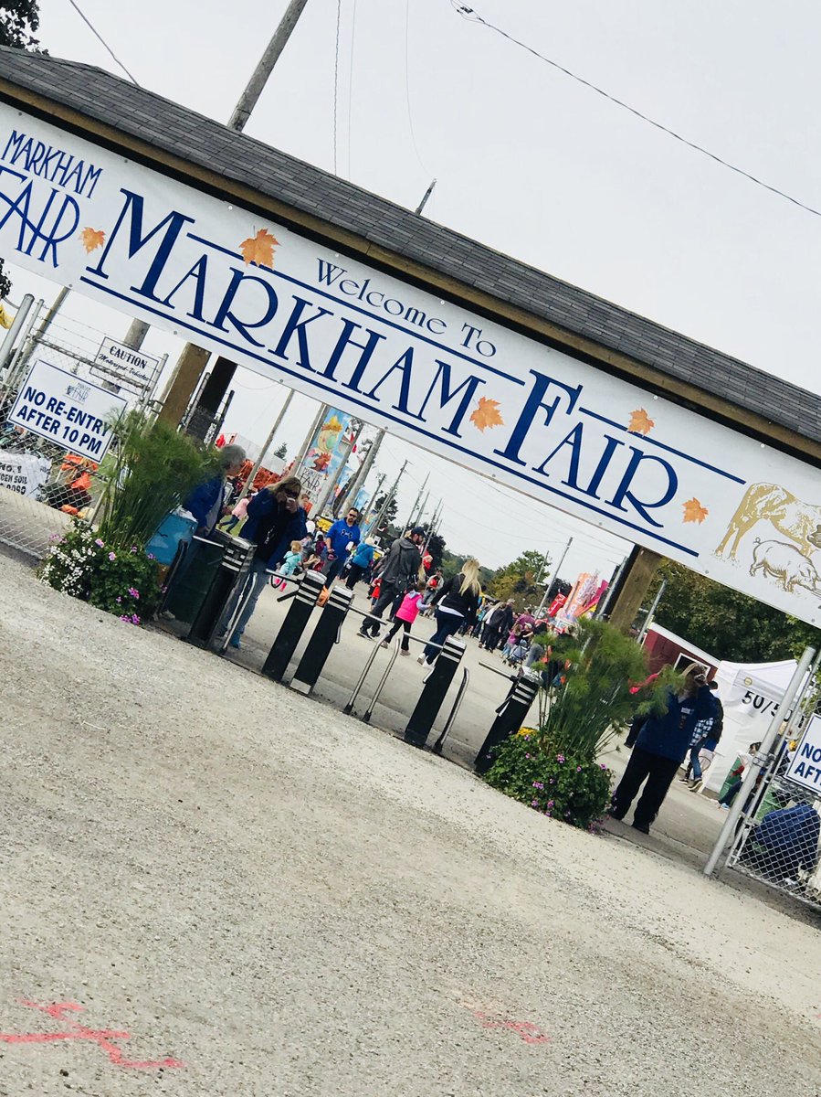 BlackWalnutPS's tweet photo. Receiving the Howard Cosburn Memorial Award on behalf of our community!  Top school at the Markham Fair four years running! Woot woot! @markhamfair #YRDSB https://t.co/kbP5yOkucq