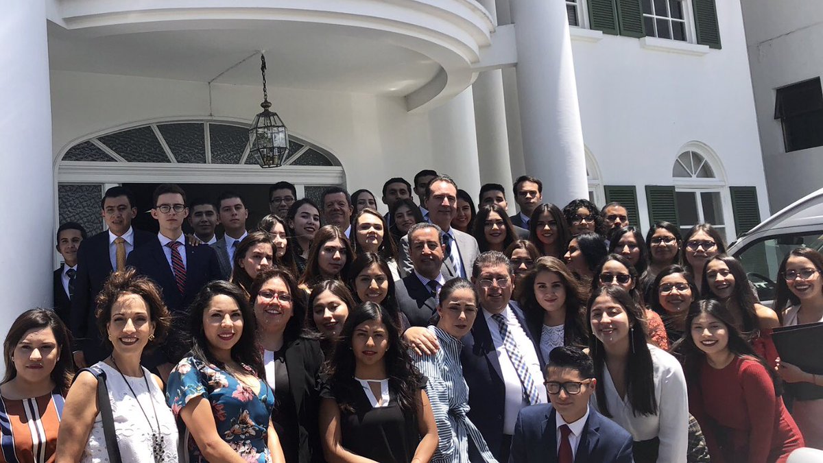 CorteIDH's tweet photo. El Presidente de la @CorteIDH, Juez Eduardo Ferrer Mac-Gregor, recibe la visita de los estudiantes de la @ELDPuebla #DerechosHumanos https://t.co/v4gLAfDlv8