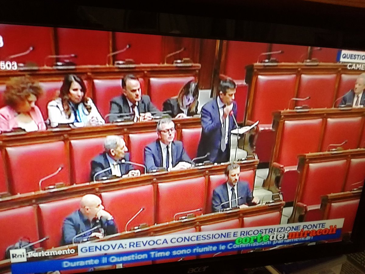 unoenessunoe's tweet photo. #Toninelli sarà ignorante. Ma #Lupi rimane il ministro che non si era accorto del sistema #Incalza, dei furbetti degli appalti, del figlio che lavorava in uno studio di un amico... #blob https://t.co/qjXqJEA8yH