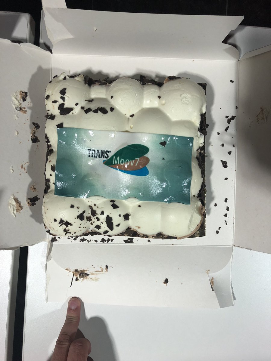 TMoov7's tweet photo. Très heureux que la promotion #cogniti du #MBADMB se soit régalé avec le gâteau #transmoov7 réalisé à l’occasion de la #masterclass sur la #transfonum des #transportsencommun 😀 #MBADMB #bienveillance #InsideDigitalRevolution https://t.co/sLmBlk2ziY