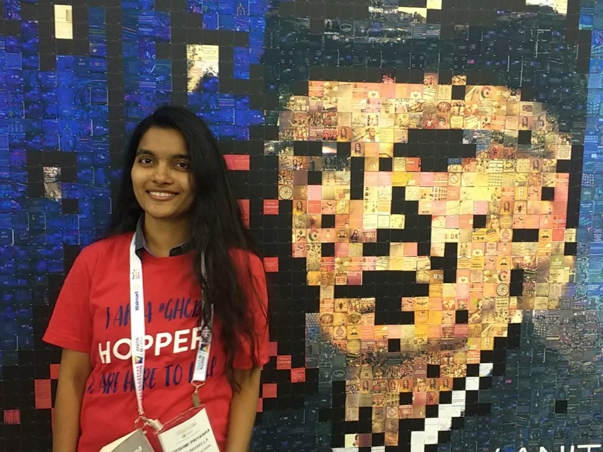 lamphiClicks's tweet photo. Having fun as hopper at #ghc18 . Come visit photo booth at https://t.co/vEo0EX1NTd booth https://t.co/CnyhuHrzOk