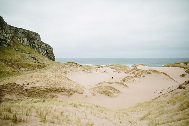 JohnDalePhoto's tweet photo. @davmdale lost in the grand scale of the dunes at Sandwood Bay [Cape Wrath Trail, Scottish Highlands - May 2017 - #optoutside #getoutstayout #solarlife #explore #wanderlust #scotland #backpacking #soulofthewild] https://t.co/XCTQ8bShpA https://t.co/CWE0RySAZo