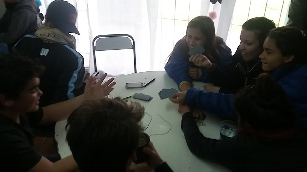 ivipromero's tweet photo. Llueve, hace frío, jugamos adentro #aelincoln #aelslearning #Tandil https://t.co/1FZEiYzZPx