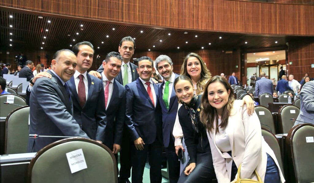 cruz_roa's tweet photo. Siempre un gustar saludar a mi amigo @Edgar_CastilloM, quien hoy nos visitó en la @Mx_diputados.
@ErnestoNemer @RicardoAguilarC @hernandezderas @MariaAlemanM @JesusAlcantaraN @AniluIngram @CynthiaLopezc1 https://t.co/tJ3fI54xoO
