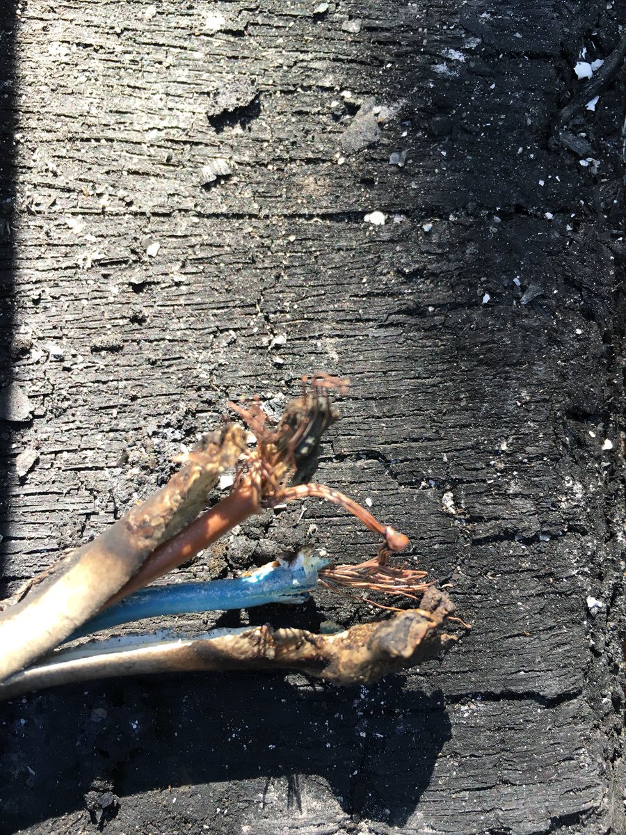 wvloenen_van's tweet photo. Cursus TBO #IFV #brandsporen #brandverloop #sluitsporen #hypothese #stromingsprofielen #brandoorzaak #Technisch #Brandonderzoek een vak waar je energie van krijgt. https://t.co/FM5kcq0fe1