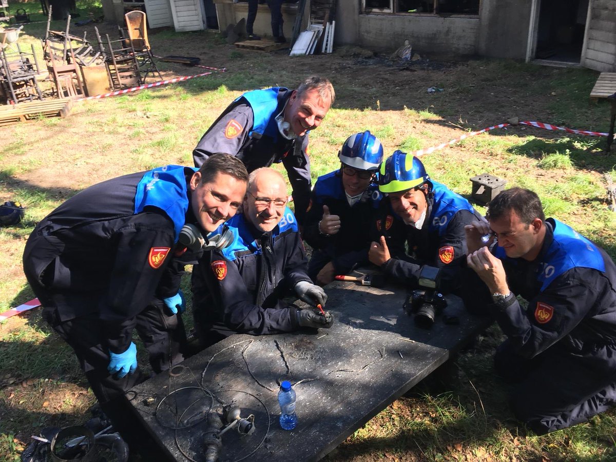 wvloenen_van's tweet photo. Cursus TBO #IFV #brandsporen #brandverloop #sluitsporen #hypothese #stromingsprofielen #brandoorzaak #Technisch #Brandonderzoek een vak waar je energie van krijgt. https://t.co/FM5kcq0fe1