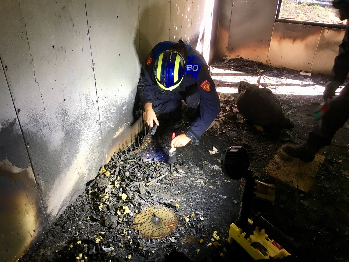 wvloenen_van's tweet photo. Cursus TBO #IFV #brandsporen #brandverloop #sluitsporen #hypothese #stromingsprofielen #brandoorzaak #Technisch #Brandonderzoek een vak waar je energie van krijgt. https://t.co/FM5kcq0fe1