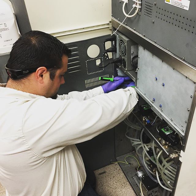 SwerdlickMed's tweet image. When your Lab equipment needs repair call Swerdlick Systems.⠀
⠀
Thanks to Tim this tissue processor will be up and running again soon! We hire trained and certified technicians that know how to get the job done right. ✅ ⠀

#histologyrepair #pathology #tissueprocessor …