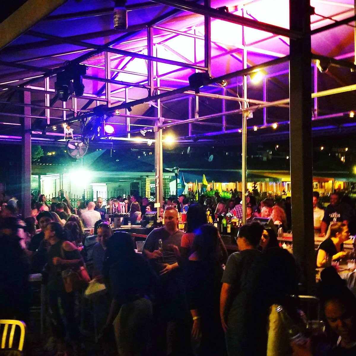 KrowdKings's tweet photo. #TBT at Billy Joe's! @KrowdKings will be rocking the stage again this Saturday night! Do not miss out!! #KrowdKings #BillyJoes #ThrowbackThursday #ThePartyNeverStops https://t.co/cRXcA8E8EG