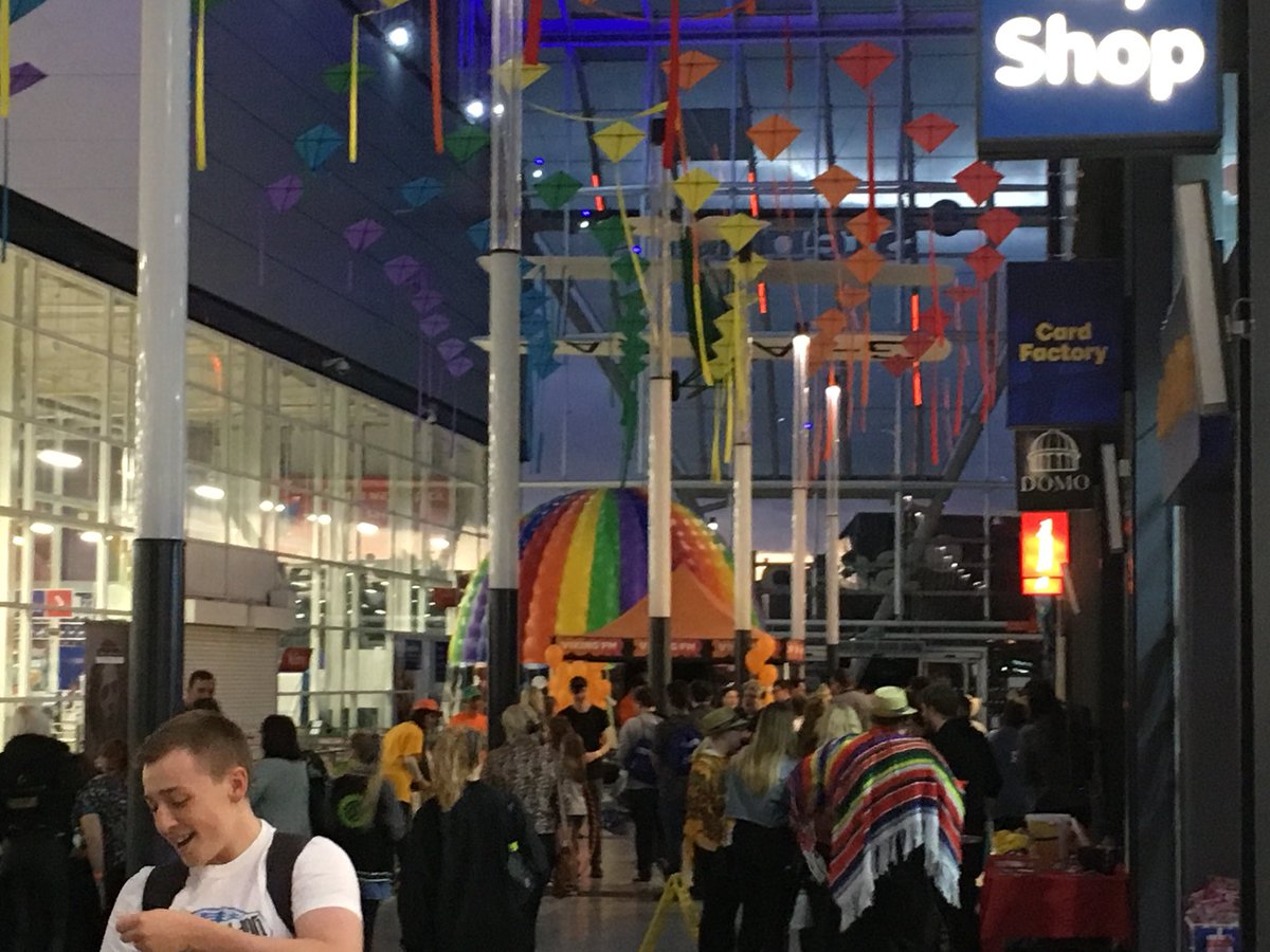 HitsEYorksNews's tweet photo. Have you been down Xcite Avenue at the #StudentInvasion @Ststephenshull yet? It’s absolutely packed the exhibitors with great deals and freebies - such as @POferries and @DoubleTreeHull - and you can make your own sand art AND GO ON A DISCO DOME! https://t.co/JQw4BAJXob
