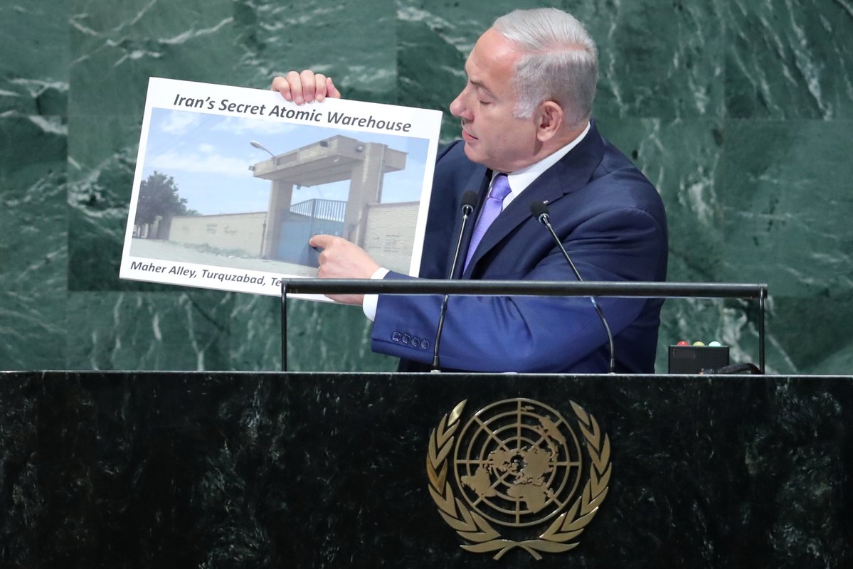 MarkGBblog's tweet photo. Man with a nuclear bomb accusing a country without a nuclear bomb of having the stuff to make one, despite inspectors asserting they don't...in front of an audience who KNOW he's a warmonger, but are afraid to say so because of what might happen to them if they do. THIS is the UN https://t.co/pTGHxjUNLT