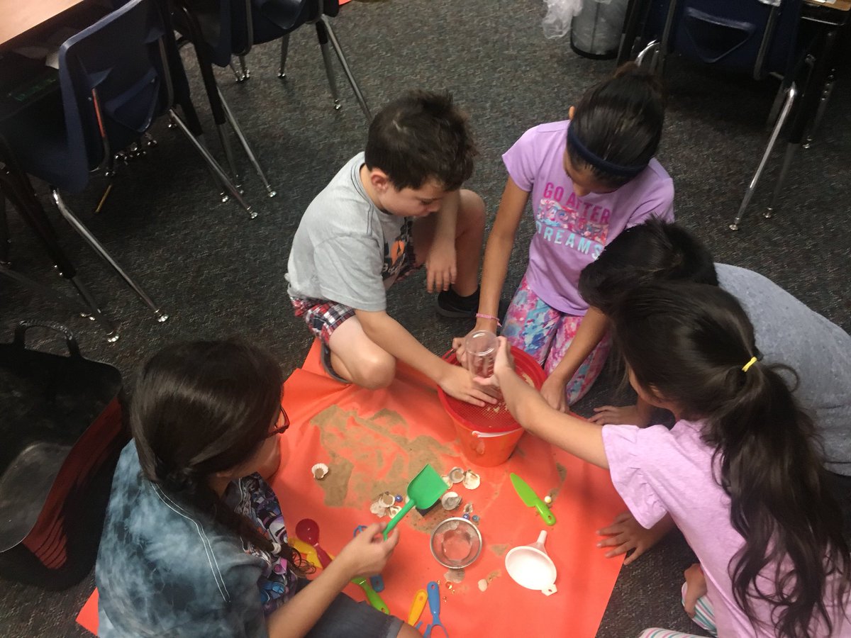 MissTubbs_CPES's tweet photo. Exploring mixtures is so much fun! #CPES #Science https://t.co/TjbG8dfaEw