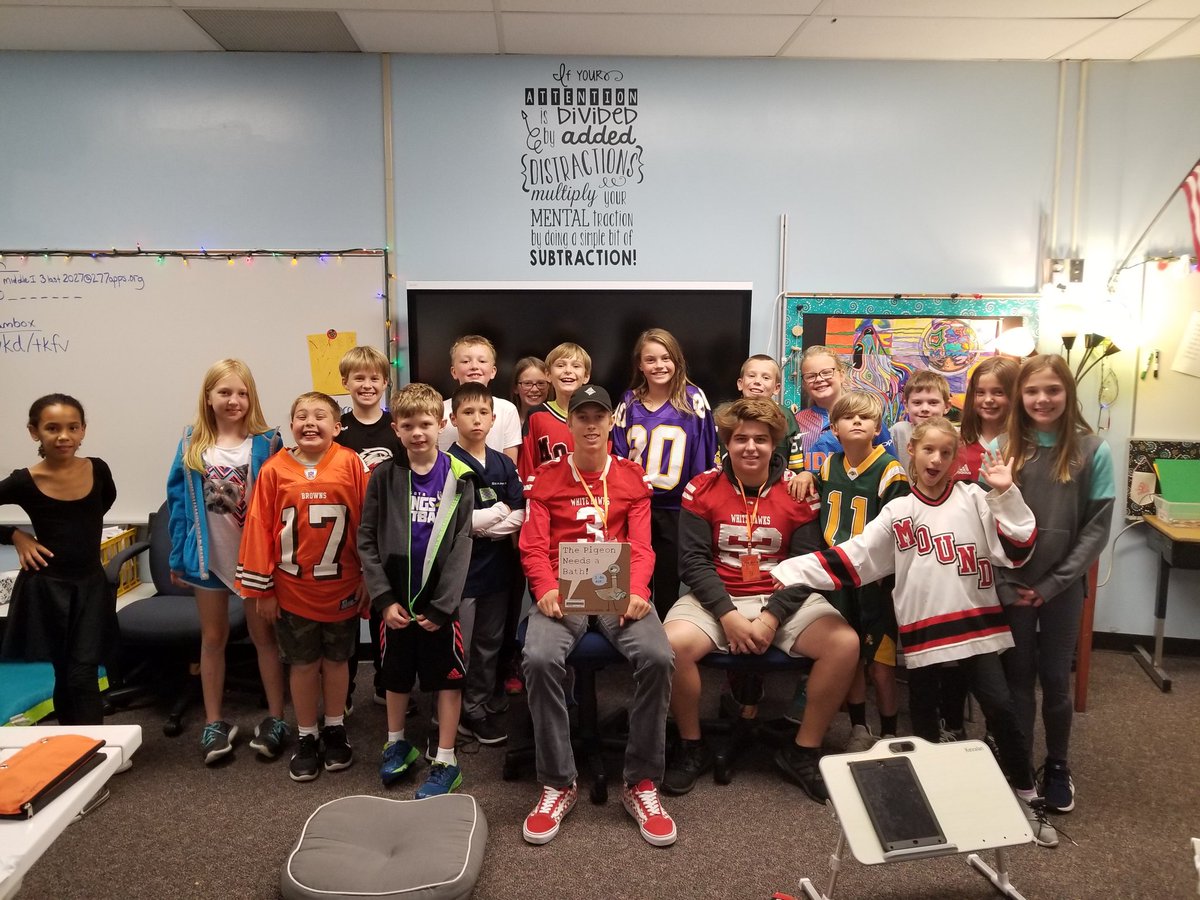 barrettm23's tweet photo. Love having the football boys read to the primary kids @HTPrimary @WestonkaFB https://t.co/cO1meEblEE