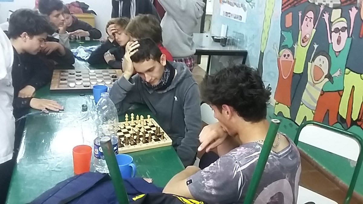 ivipromero's tweet photo. Peluquería, ajedrez y origami #aelincoln #aelslearning #Tandil https://t.co/1edQOGdXGK