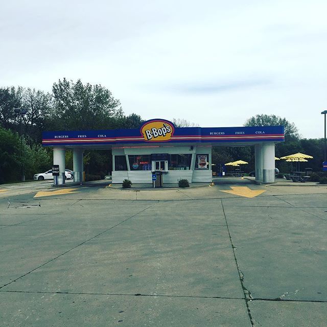 joeymontgomery's tweet photo. Trying a new joint today #hungry https://t.co/FfFXqFxktN https://t.co/YG804MMPEP