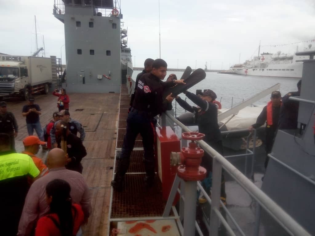 Se Embarcan en <a href="/PG412SERRETA/">AB_SERRETA(PG-412)</a> Cddna María de García Primera Dama De Vargas, Personal de CORPOELEC, Protección Civil, Bomberos Y Policía de Vargas, con Medicinas, Alimentos, Agua Y Equipos de Rescate, fin atender Estado de Contingencia en Puerto Maya <a href="/ZODIMAINCEN/">ZODIMAIN CENTRAL</a> <a href="/AB_Guardacostas/">Comando de Guardacostas</a>