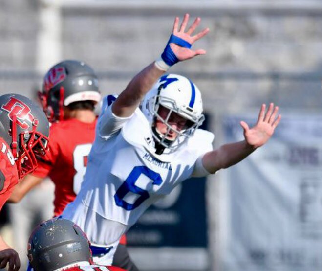 weoa985's tweet photo. Put ya hands up if you just won the Week 6 WEOA 🏈 SIAC Player of the Week! 😤

🗣Congrats to @MemAthletics DE Brock Combs! He recorded 5 Sacks last week vs Reitz. 

Good luck tomorrow at Central! #LoveLocalRadio https://t.co/s6rjzuZNBd