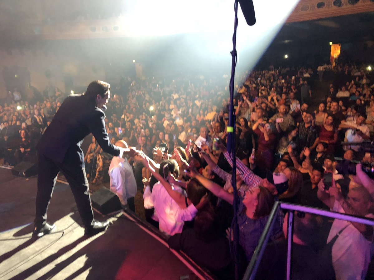 GUSTAVOANGEL_1's tweet photo. Que tal amigos! Nuevamente en el escenario! Nunca termíno de sorprenderme por tanto afecto! Gracias Phoenix Az, Oxnard, Stockton Ca. Dios me los bendiga. https://t.co/2inLginIYn