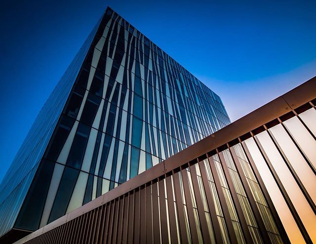 Suzstrachan's tweet photo. Sunset on the library. #Nikon #nikond850 #hdr #aberdeen #igersaberdeen #instascotland #instaaberdeen #art #sunset #aberdeenuni #visitaberdeen https://t.co/5486LTn1bP https://t.co/DtCEhYcgSi