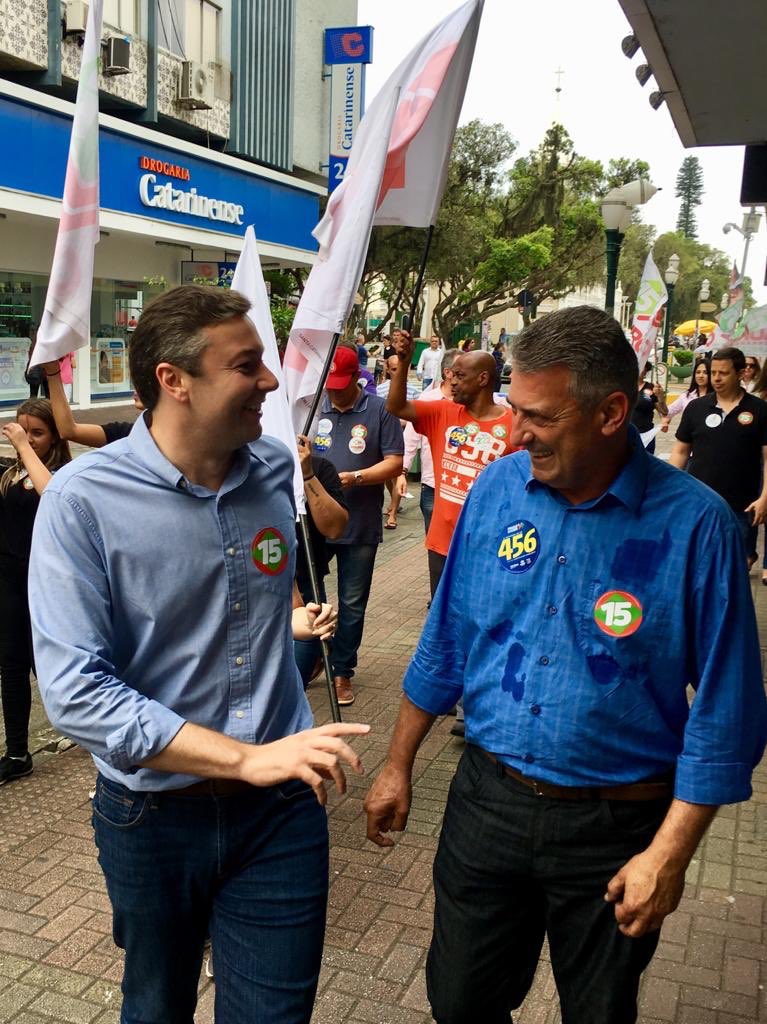 NapoleaoSC's tweet photo. Que clima maravilhoso. Pra cima. Do nosso jeito!! Obrigado Itajaí e Camboriú pelo apoio. É a “Onda 15” que cresce a cada dia. Vamos juntos!!
#Vote15
#SCquerMais
#PéNaEstrada
#NapoleãoBernardes
#MauroMariani
#JorginhoMello
#PauloBauer
#NossaSantaCatarina
#eleições2018 https://t.co/Nv0Y9FLqgL