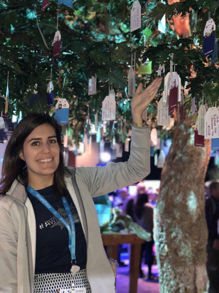 RebeccaSaar's tweet photo. Gotta make some time for the gratitude tree! ❤️❤️❤️
#TrailblazerCommunity #AwesomeAdmin #DF18 https://t.co/VAAUQvhZEN