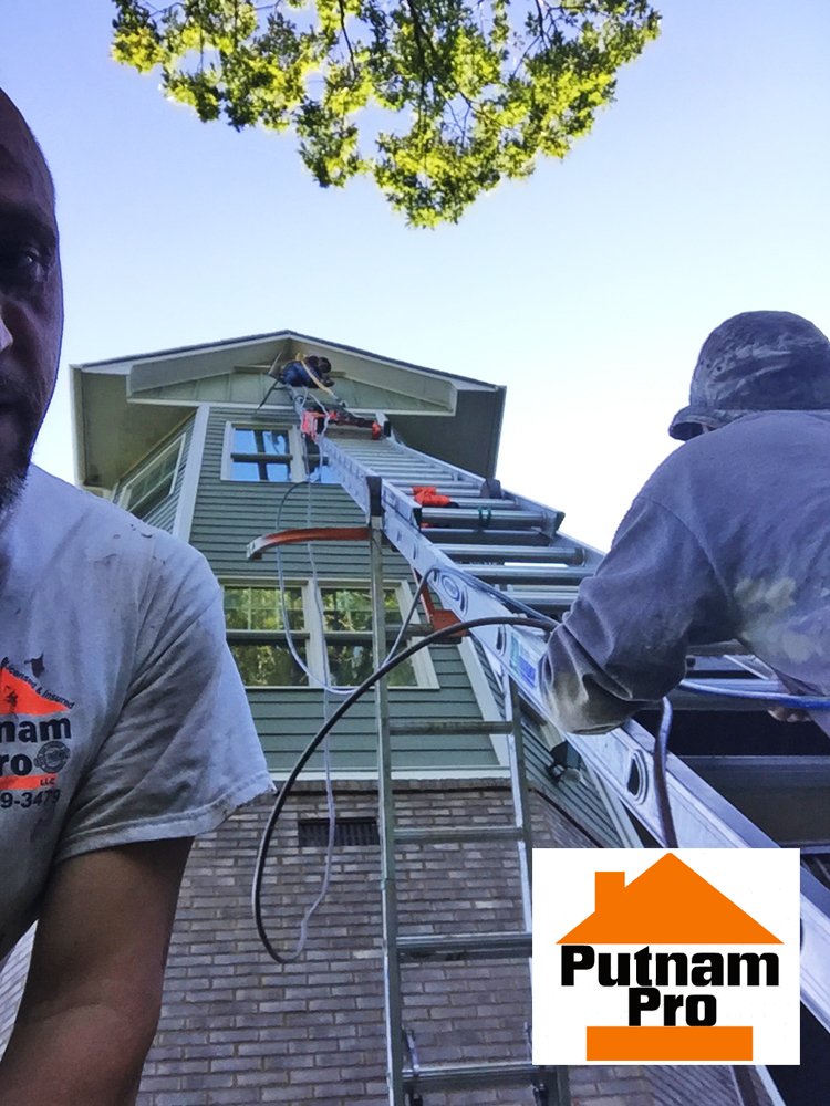 JessicaRonqui10's tweet image. RT  Extreme heights? No problem! Too high for you to do? Call to make your appointment with the fearless #putnampro today (706) 669-3479 #homeroof #homesiding #steamclean…